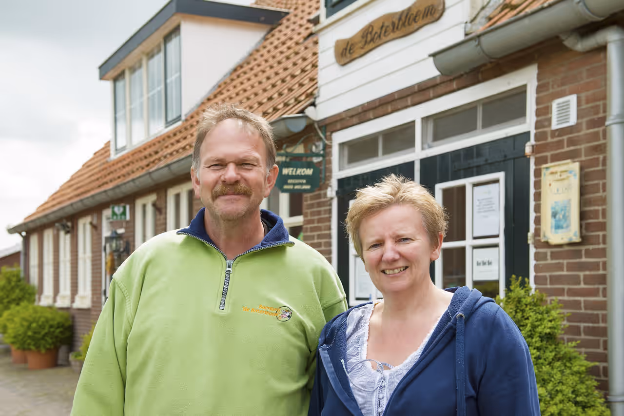 Leo en Ria van de Boterbloem
Speelweek organisatie
foto komt van
https://www.bedandbreakfast.nl/nl/a/ZR3x26kwRVgj/boerderij-de-boterbloem